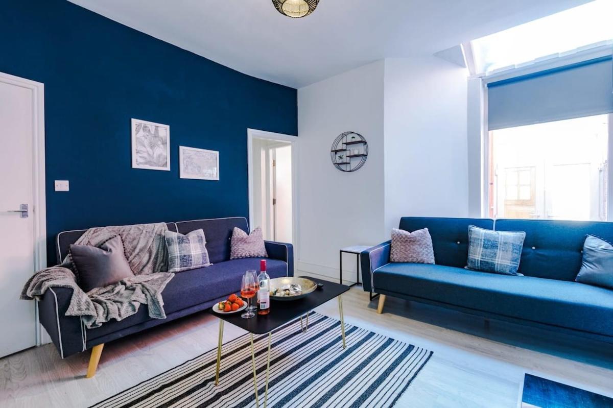 Large 4 Bedroom Home With Free Parking Near Mediacityuk Manchester Eksteriør bilde